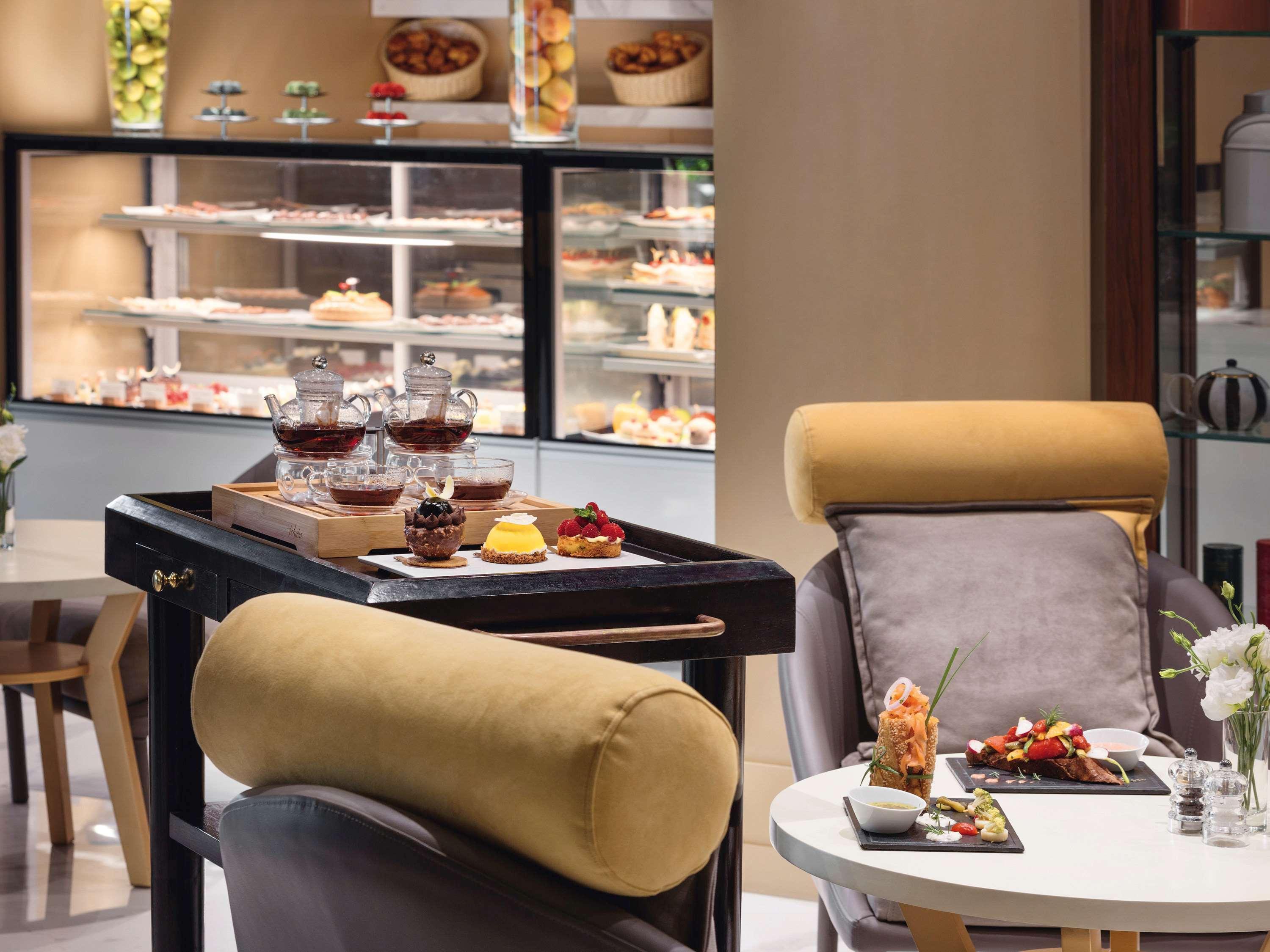 Moevenpick Hotel & Casino Malabata Tanger Exterior photo The Lounge at the airport