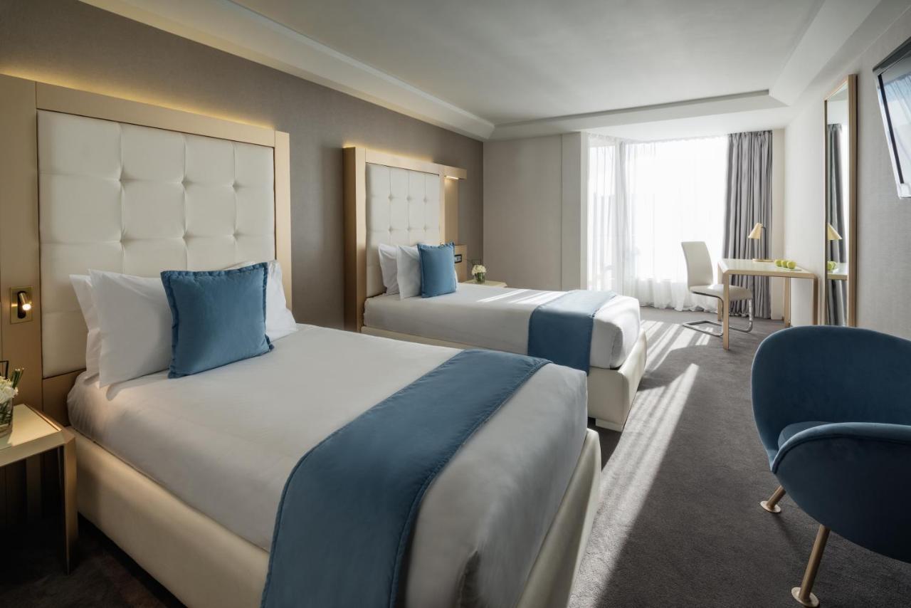 Moevenpick Hotel & Casino Malabata Tanger Exterior photo A room at the hotel